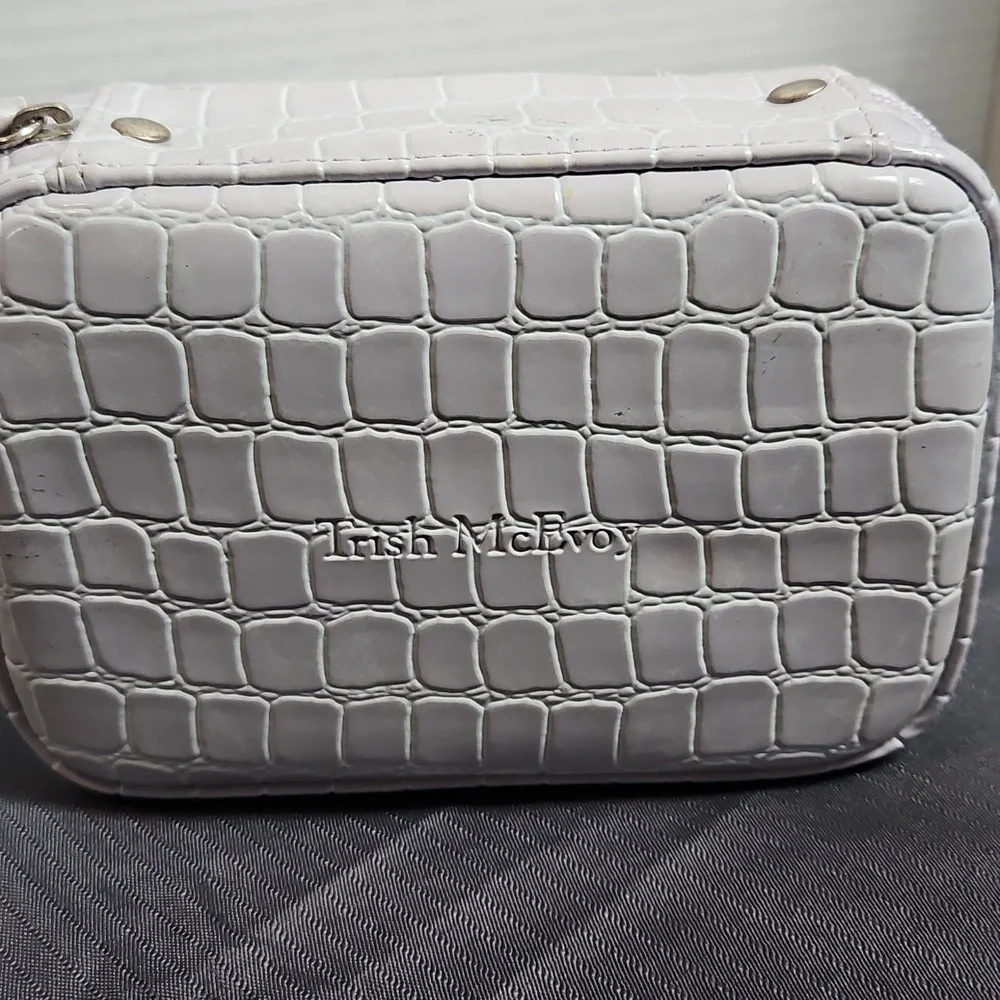 TRISH MCEvoy MAKE-UP CASE IN LAVANDER